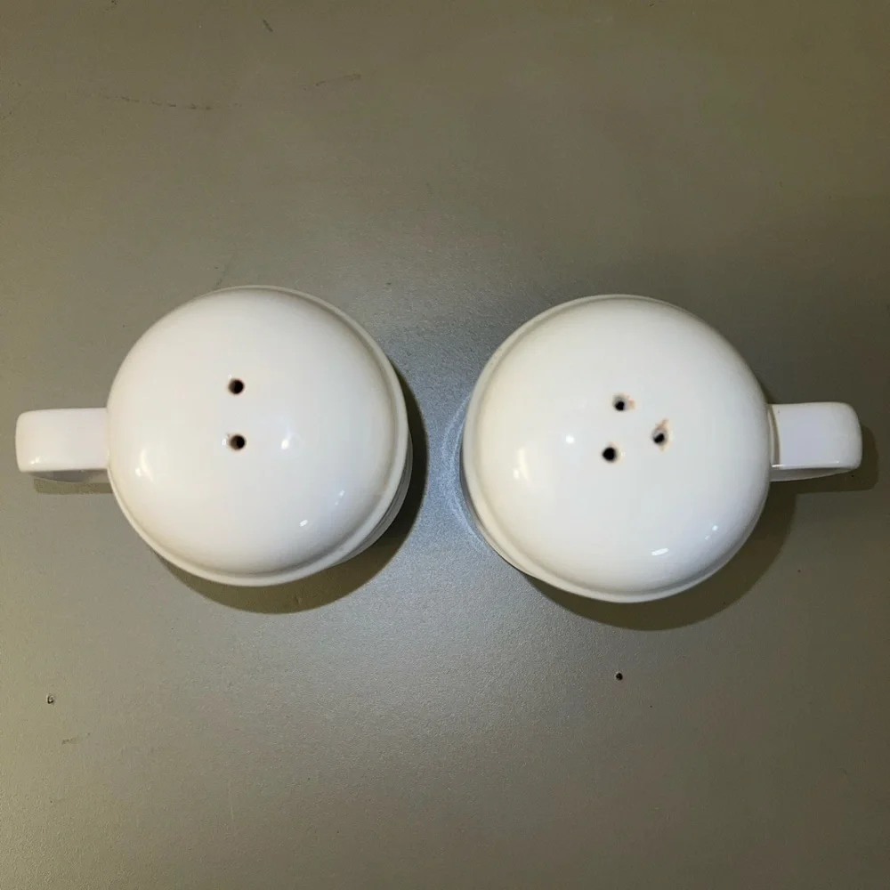 Vintage Strawberry Ceramic Salt & Pepper Shaker Set (Mug Style with Lids)